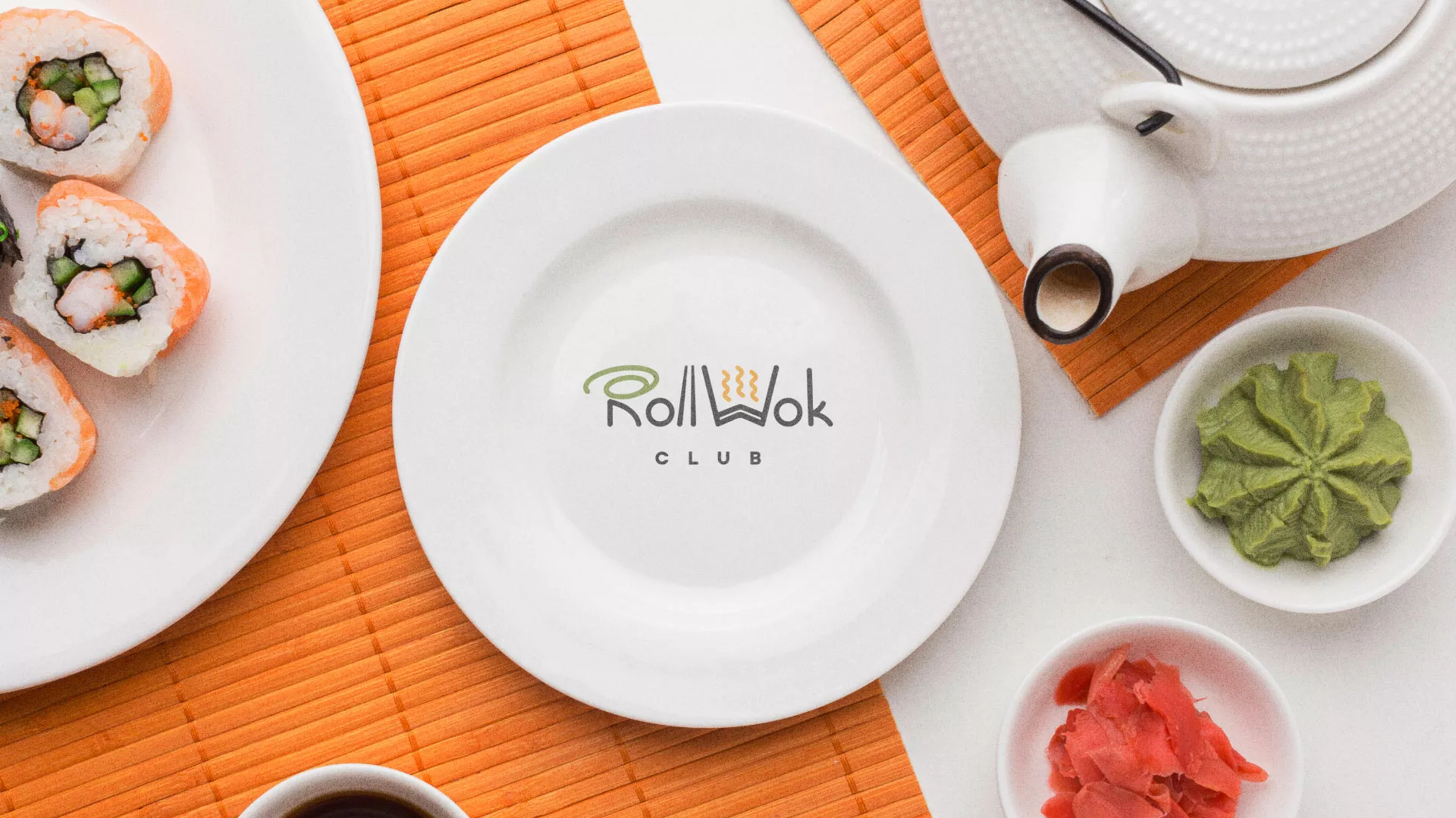 Разработка логотипа и фирменного стиля суши-бара «Roll Wok Club» в Харабалях
